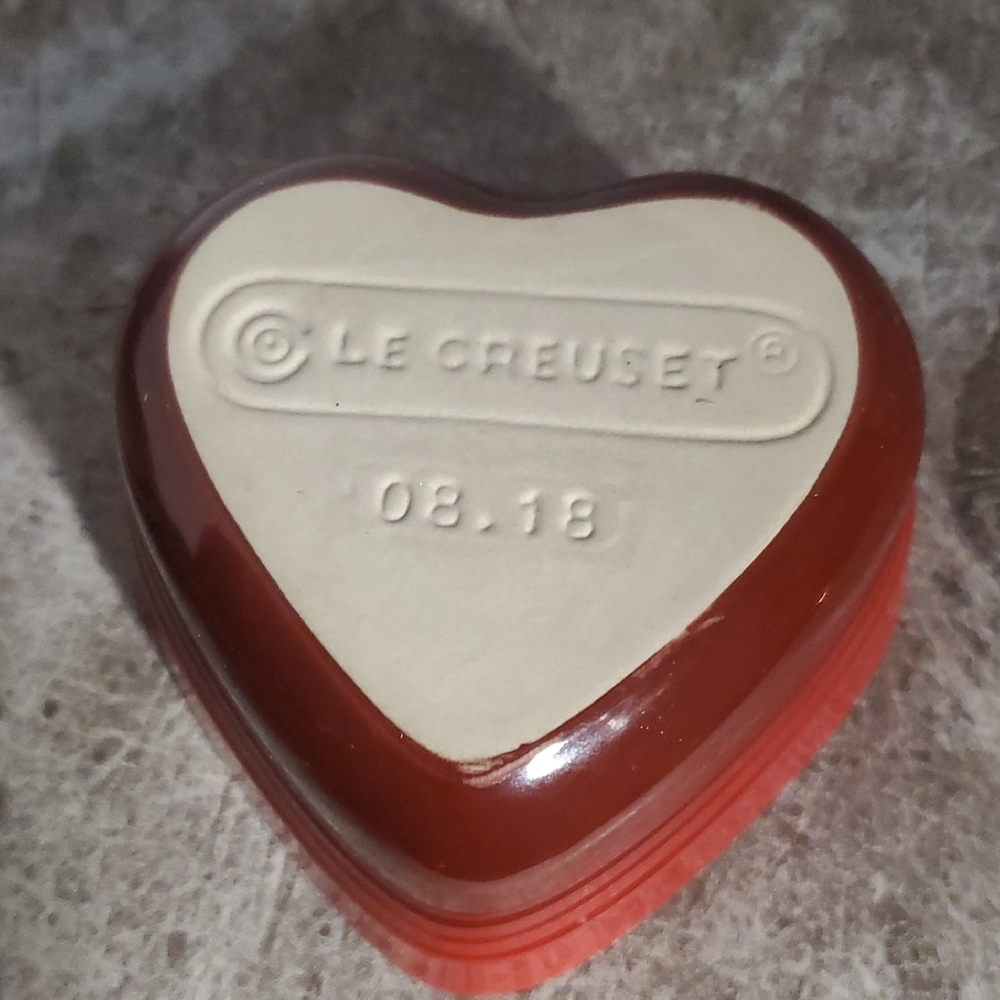 Le Creuset Cherry Heart-Shaped Stoneware Casserole - Picture 4 of 4